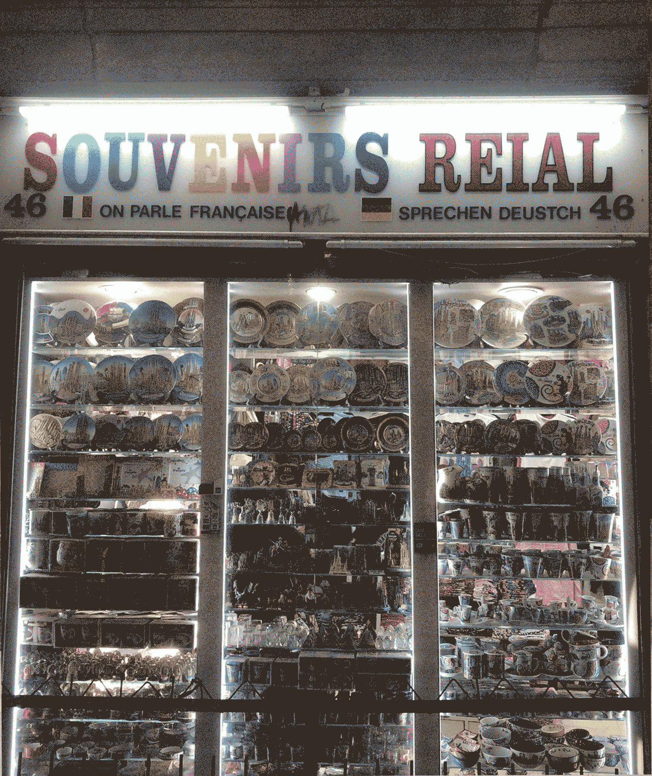 GUIRI SOUVENIR — image 3 by Victor Lavega